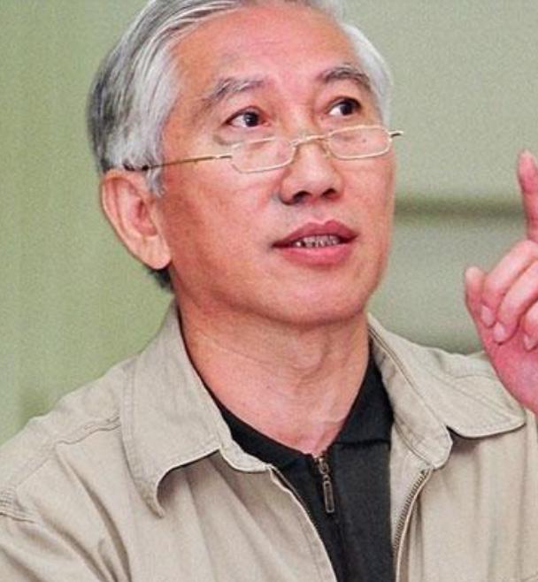 清华教授柳冠中怒批：满大街无人车送餐机器人，根本不是科技之光，资本正在用机器干掉