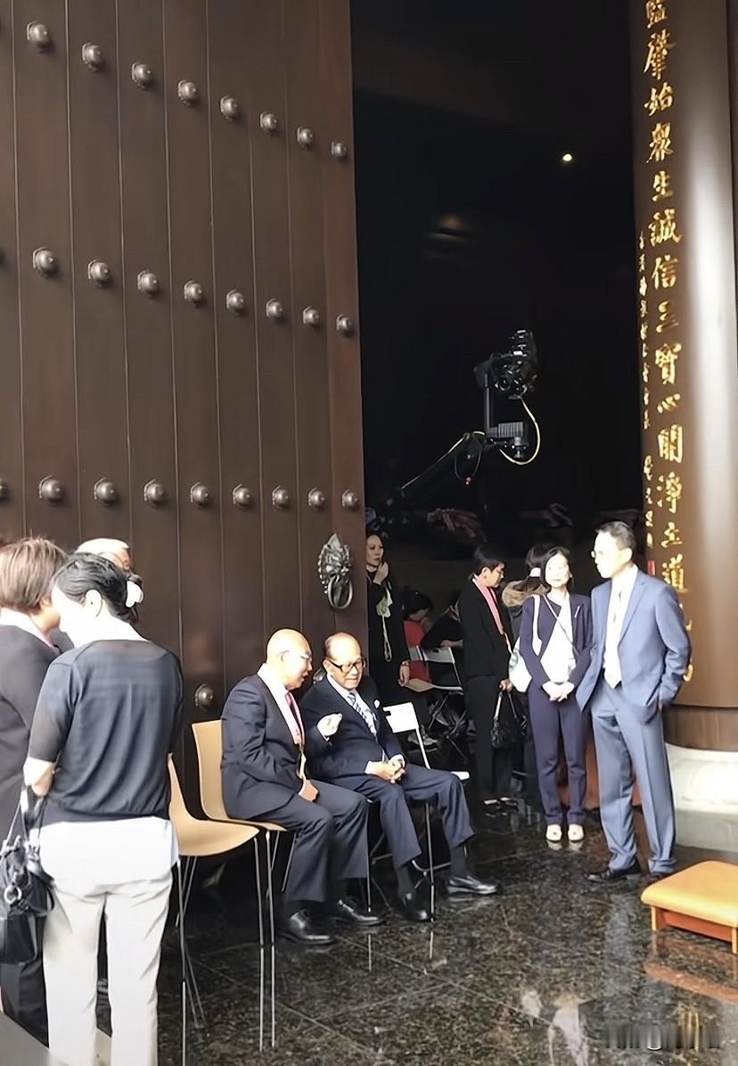 为什么越有钱的人感觉越迷信呢？
有种说法，是因为财富到了一定程度，富人会感觉非常
