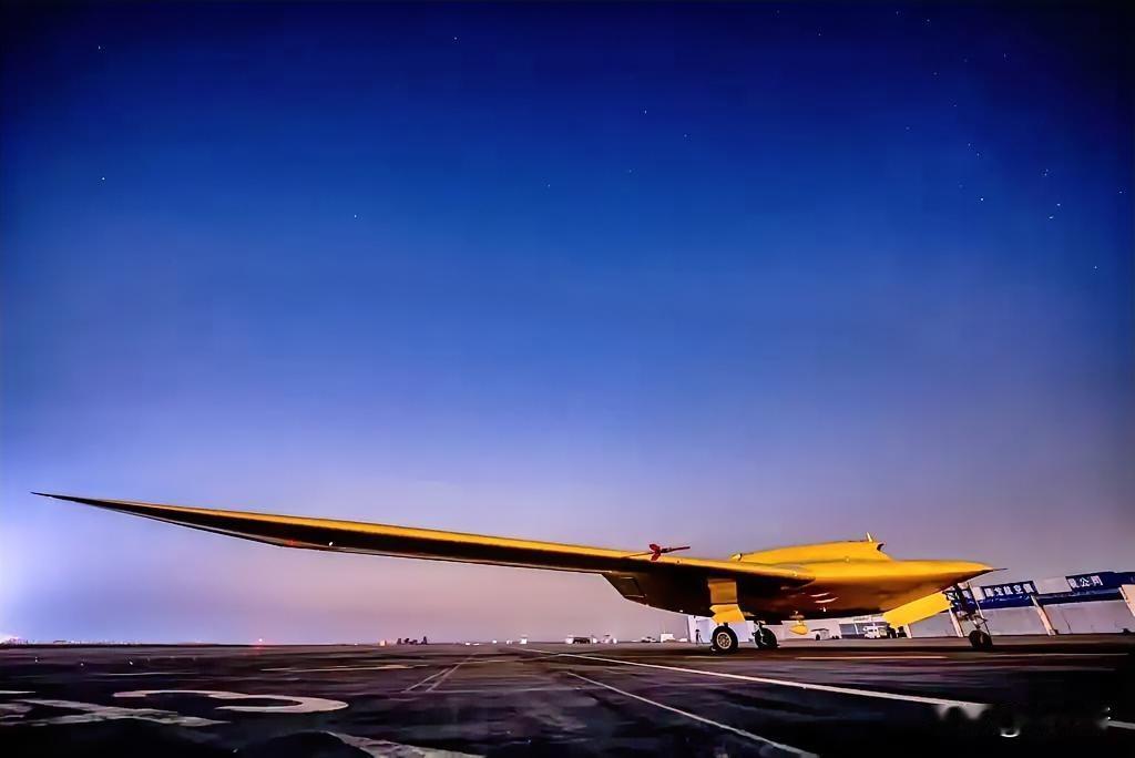 彩虹-7无人机成功首飞：开启中国无人机战略新纪元

2025年12月15日，彩虹