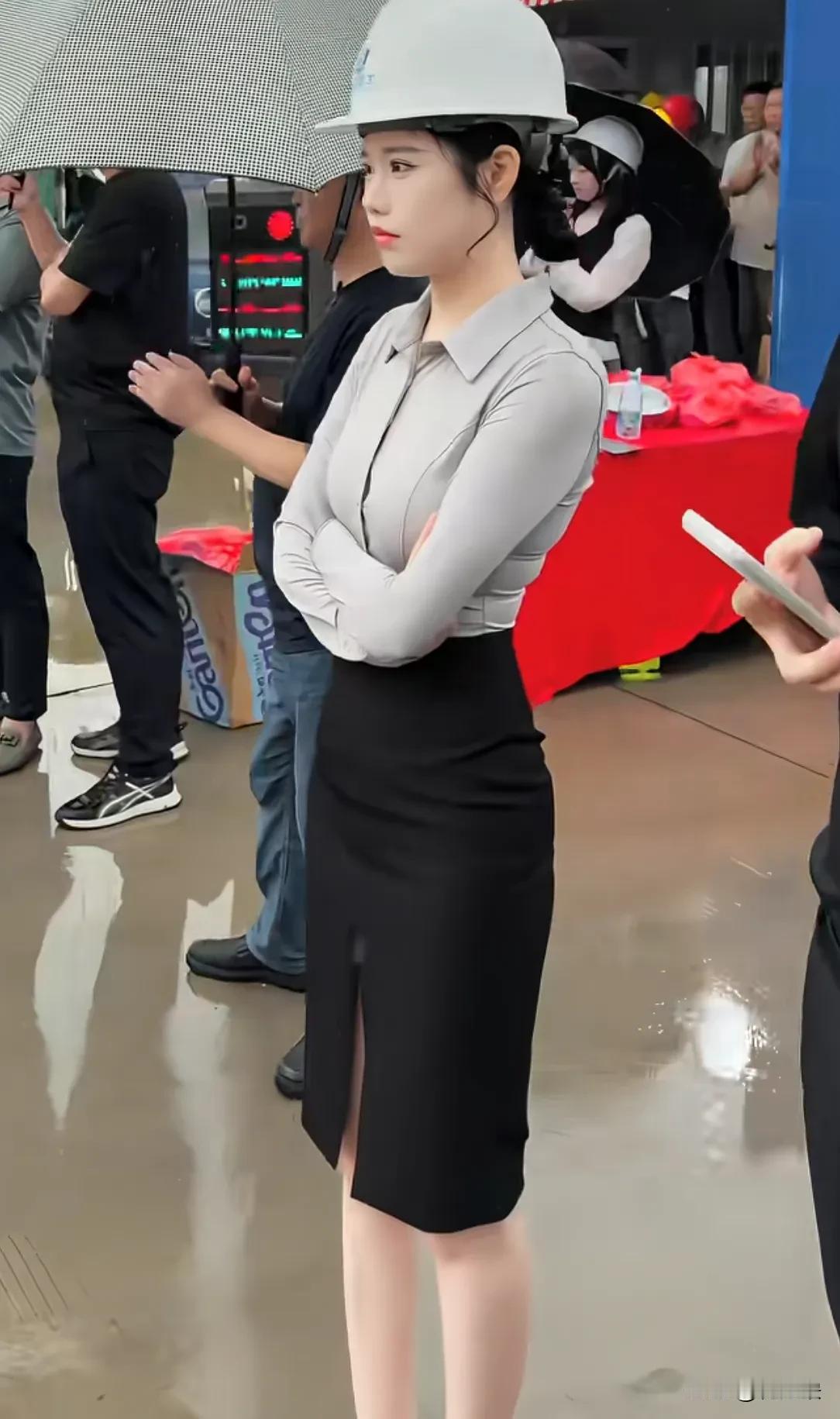 这种装扮的在工地一般是什么级别的？有没有懂的出来说一下。