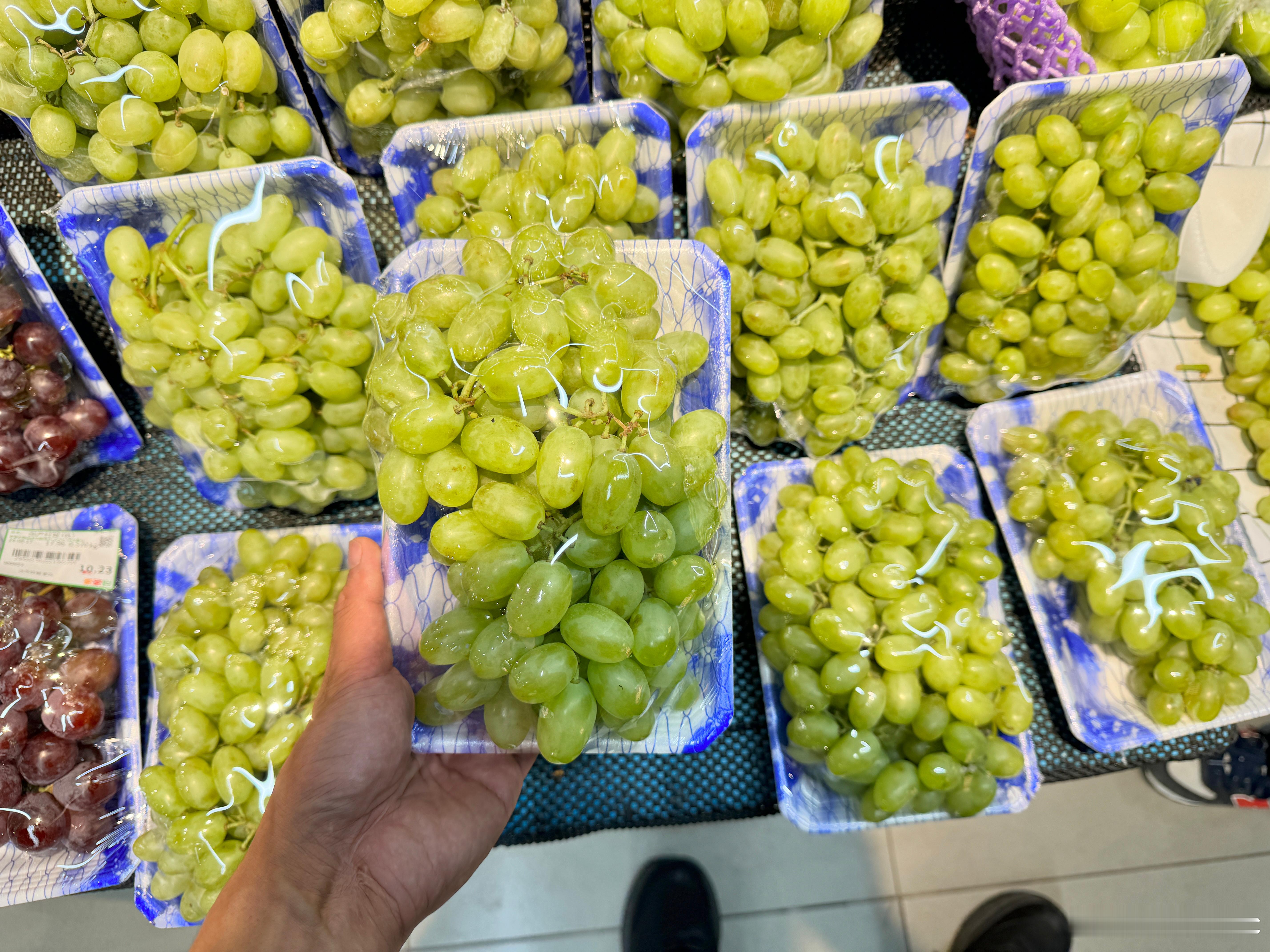 你这葡萄甜嘛？甜！我要酸的… ​​​