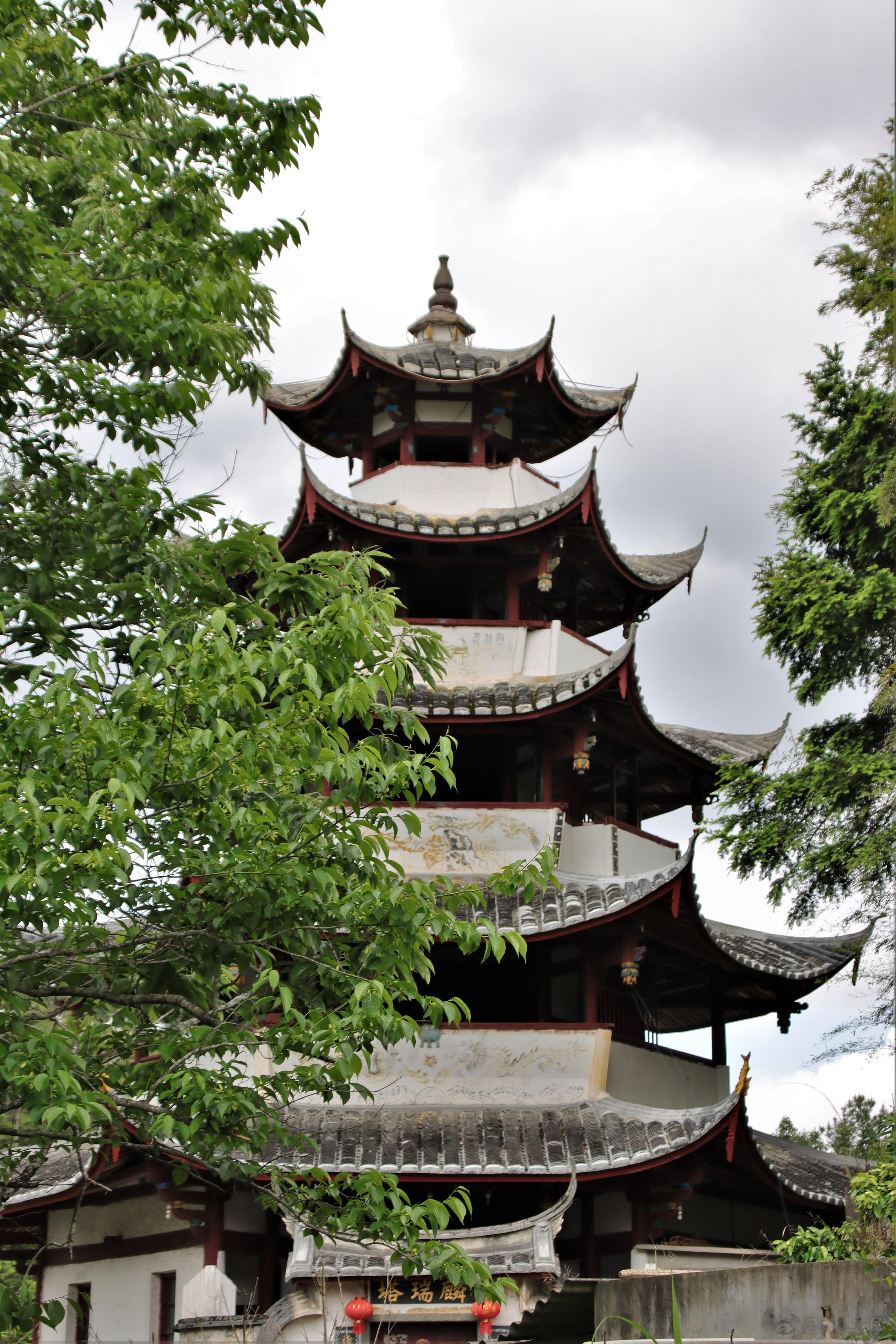 永泰麟瑞塔       麟瑞塔始建于万历年间，现存结构为清代重建，五层六角，高2