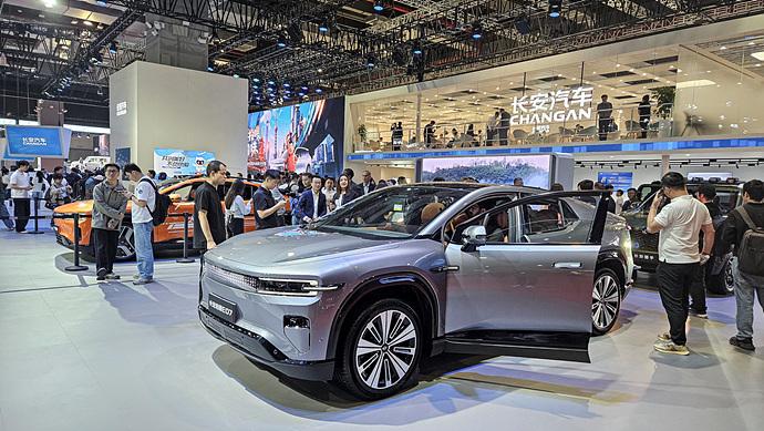 【新能源车 销量占 新车总销量 依然不过半！】
中汽协数据显示，2025 年 4
