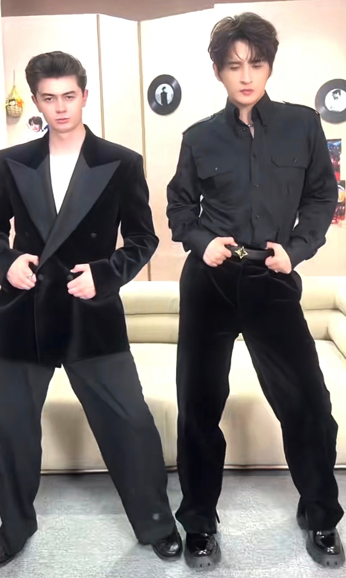 等会儿等会儿等会儿小艾怎么穿的我老婆的衣服！这对吗！ 