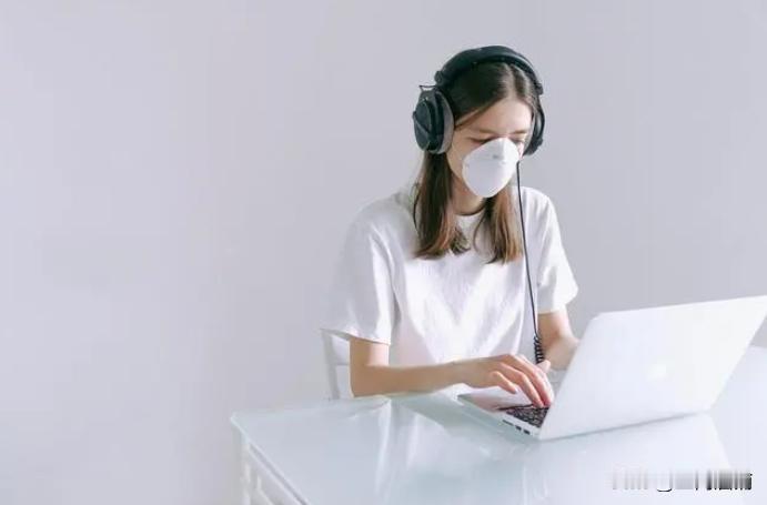 男友供我读完大学，养了我4年，负担我学费和生活费。大学毕业后我收入很高，是他的2