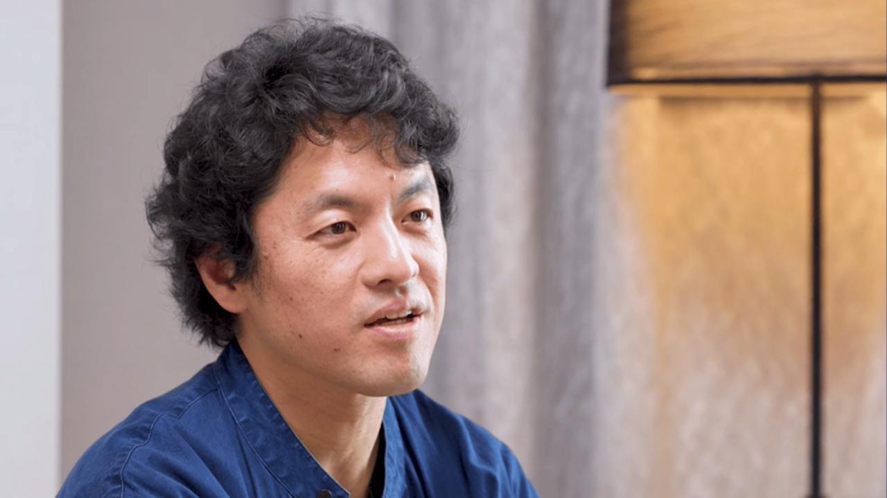 🐒主持人问竹内亮:“你刚来中国生活的时候，最不能接受的是什么？”竹内亮说:“就