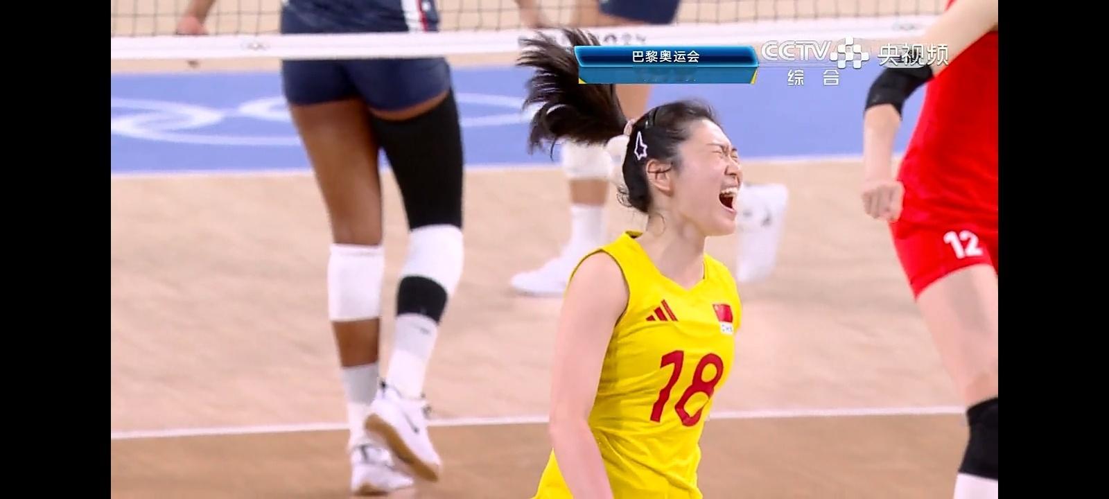 #中国女排vs美国女排# 我们首局25比20取胜，开局比对手慢热，依靠发球抓拦防