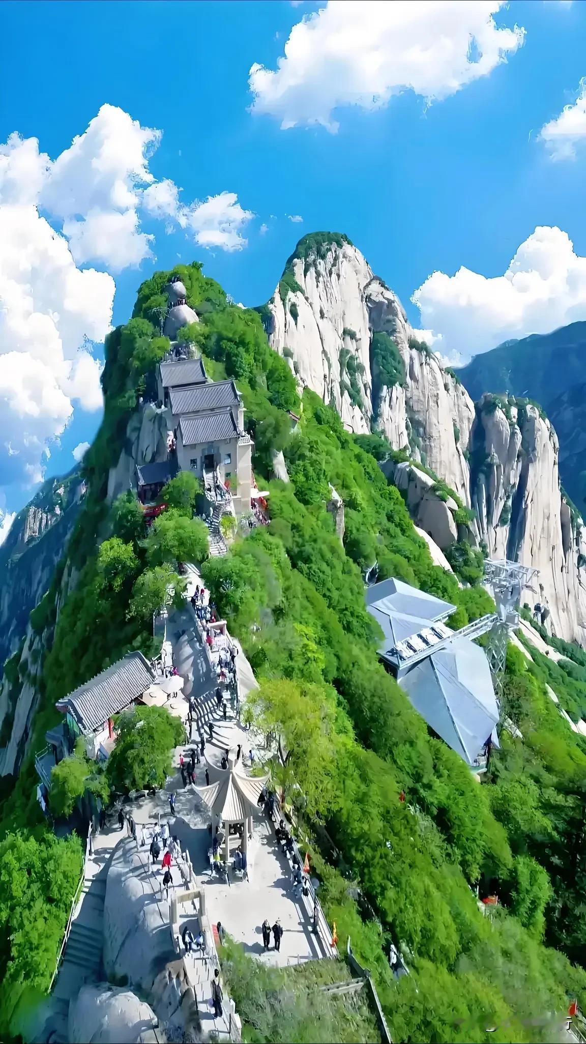 陕西最值得去的20个地方，不去等于白活！看看你去过几个？  

1. 华山——悬