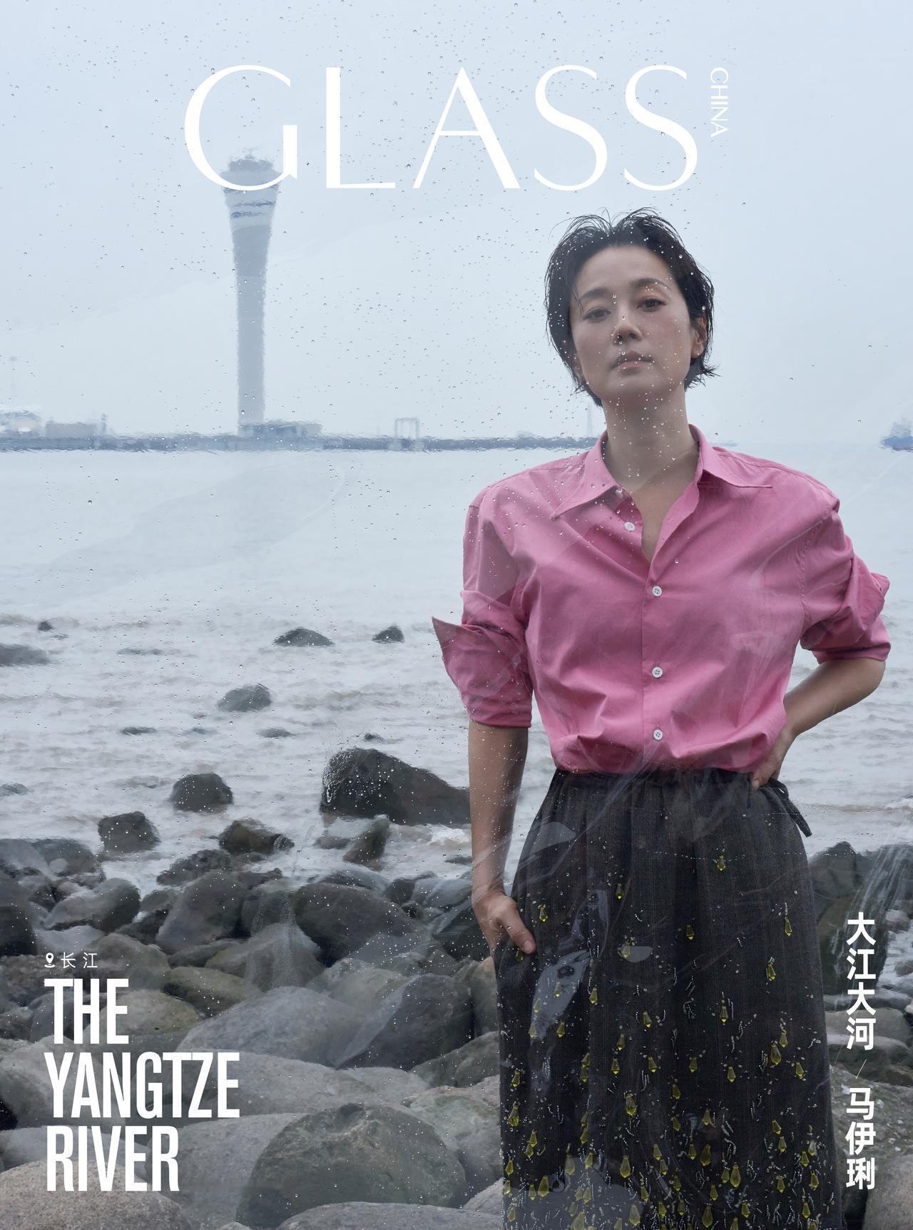 时间在@马伊琍 的身上，从未线性地流逝。她是弄堂里长大的上海囡囡，也是银幕上万千