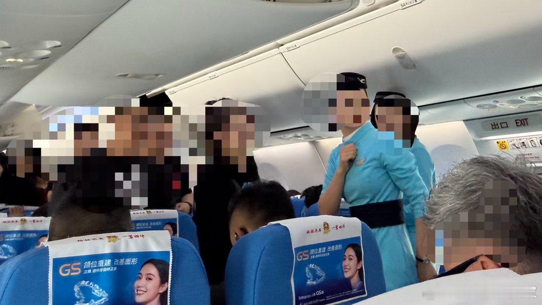 今早坐了趟厦门航空的飞机，给我坐出PTSD了[流泪]让我回到了中学时，被年轻英语