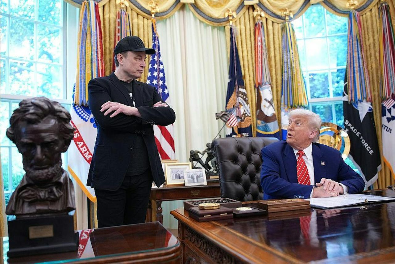 只要钱给够，就能有爱情。
马斯克对特朗普，就是这态度，砸了1亿美元，帮特朗普的共