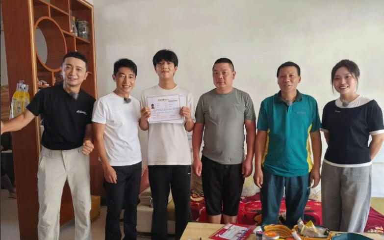 要是人生真能“天降惊喜”，江西宜丰的张煜祥，算是遇上这个暑假最特别的一桩事。
