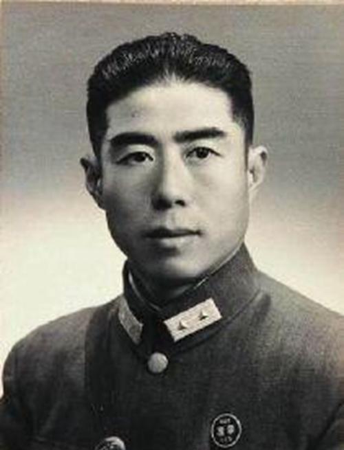 新中国成立后男子用黄金娶村姑，妻子婚后报警，竟发现丈夫身份远非一般人！
1922