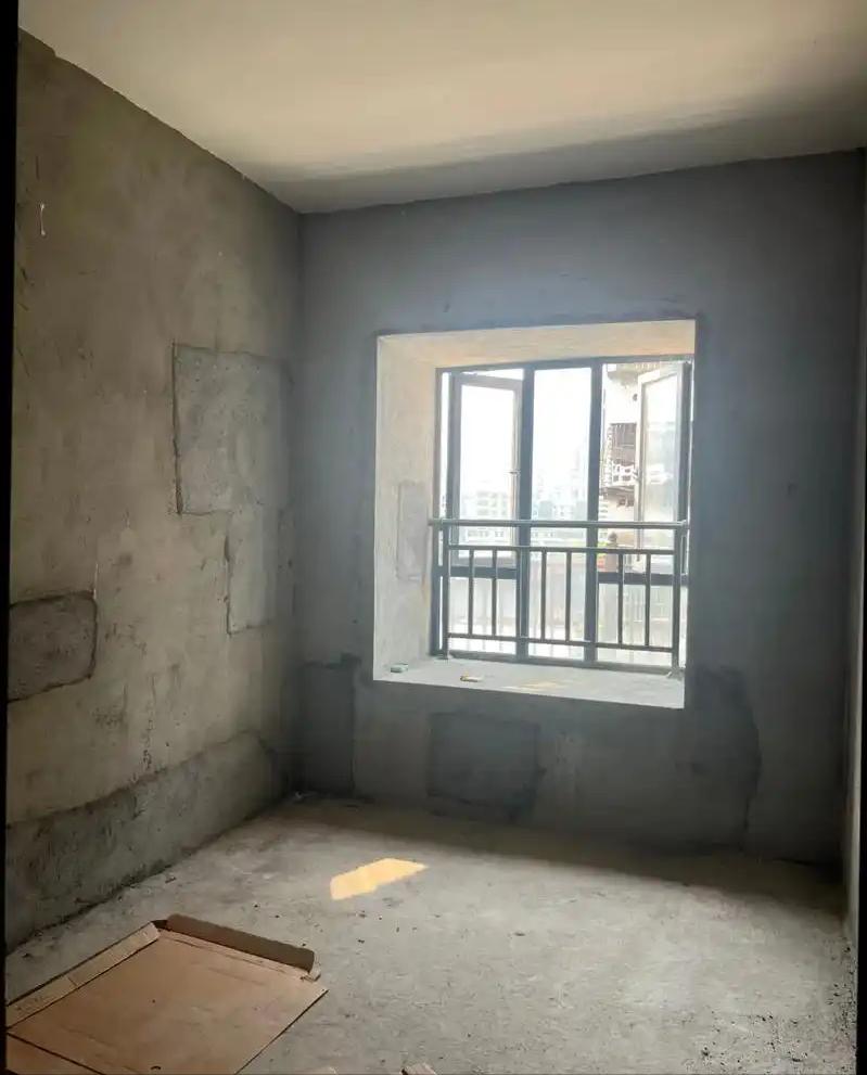 朋友最近在装修，非常烦恼！有一个房间宽2.4 米，长 3.3米，满打满算才 7.