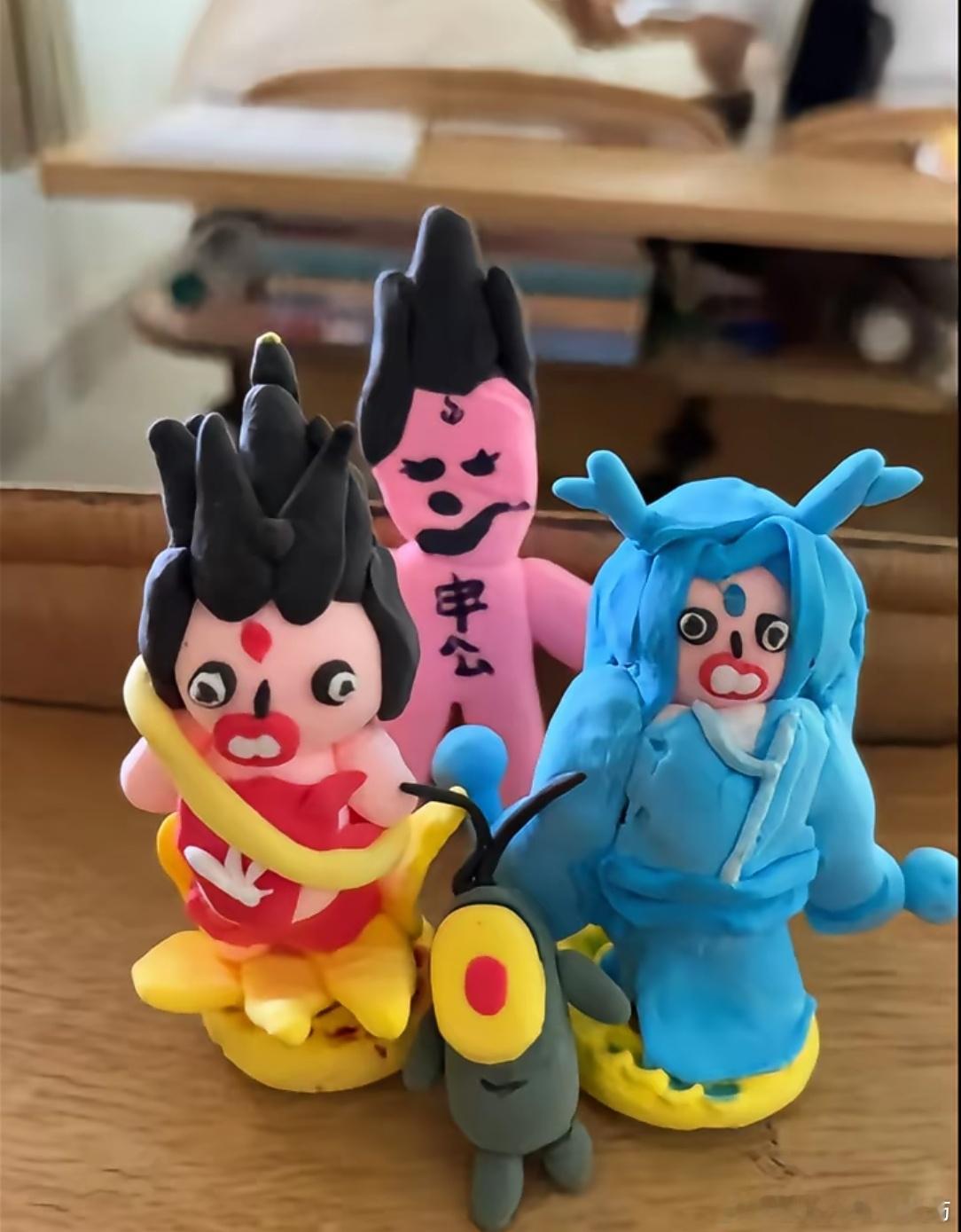 当大学舍友报了黏土社于是我收到了很多萌物自己也想偷偷报名了[开学季]校园热梗王 