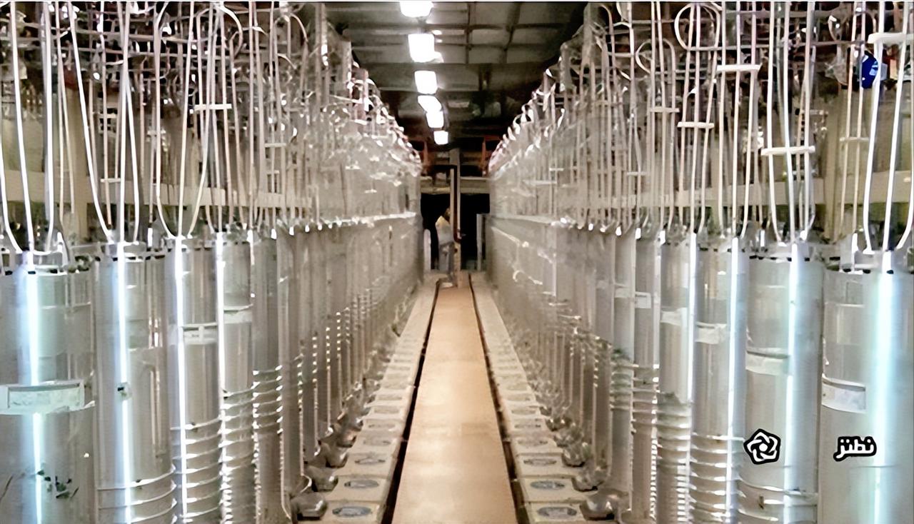 这事彻底闹大了，伊朗手里274.8公斤60%浓缩铀够造好几枚核弹，美国、俄罗斯、