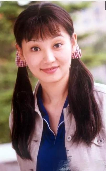 朋友问徐帆，冯小刚在外面桃花运不断，你怎么管住他，徐帆的回答让她佩服的五体投地。
