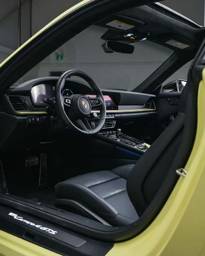 保时捷 911 Carrera 4 GTS 依旧是标杆级存在🚀四驱加持下操控稳