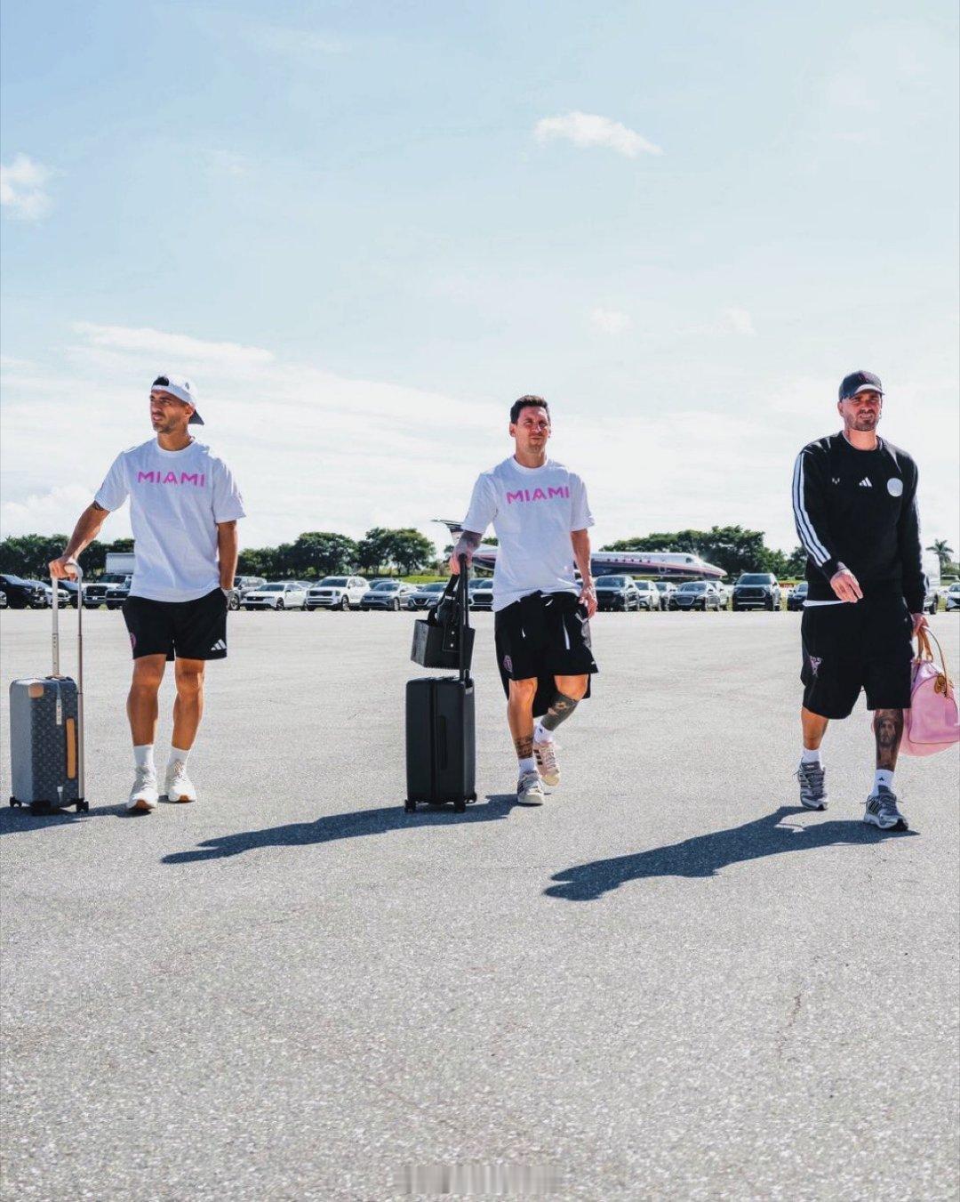 🇺🇾🇦🇷🇦🇷🤍梅西德保罗苏亚雷斯迈阿密国际启程前往秘鲁🇵🇪利马