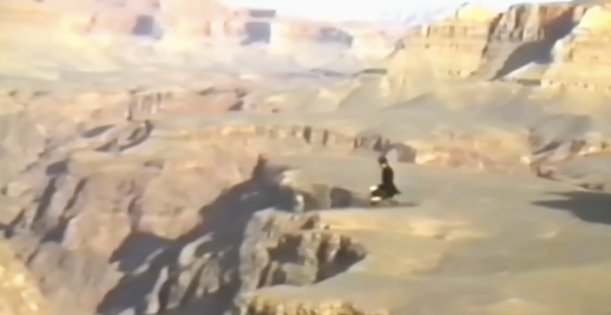 大卫-科波菲尔 的魔术如今看来觉得太cheap了... 有辱“魔术”的大名啊..