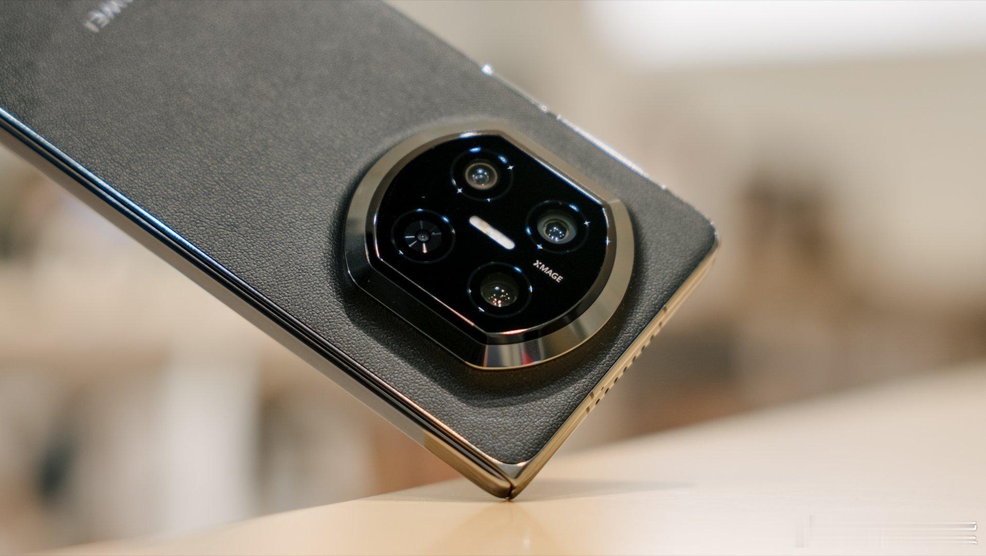 华为Mate X7越展开，越心动颜值和材质都实打实，“时空之门”圆形镜头模组辨识