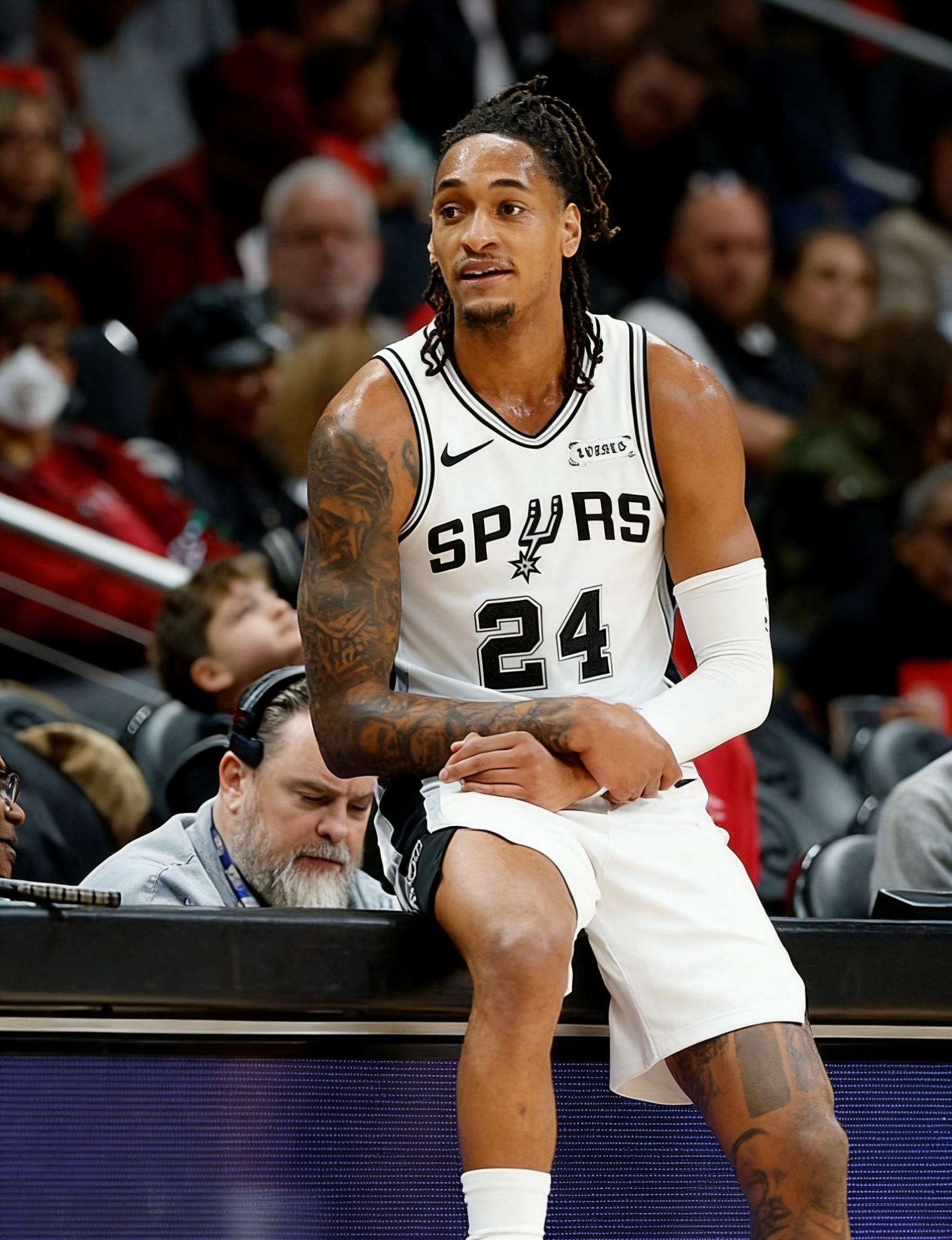 晚安马刺 一天的时光悄然落幕，感谢努力的自己，也感谢身边温暖的陪伴。晚安刺蜜明天