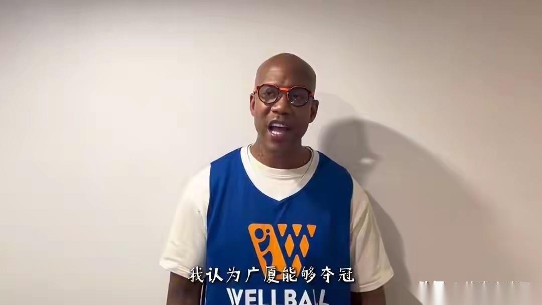 卢伟与上海男篮措手不及！随着CBA季后赛的到来，不少媒体人对未来的冠军归属给出了