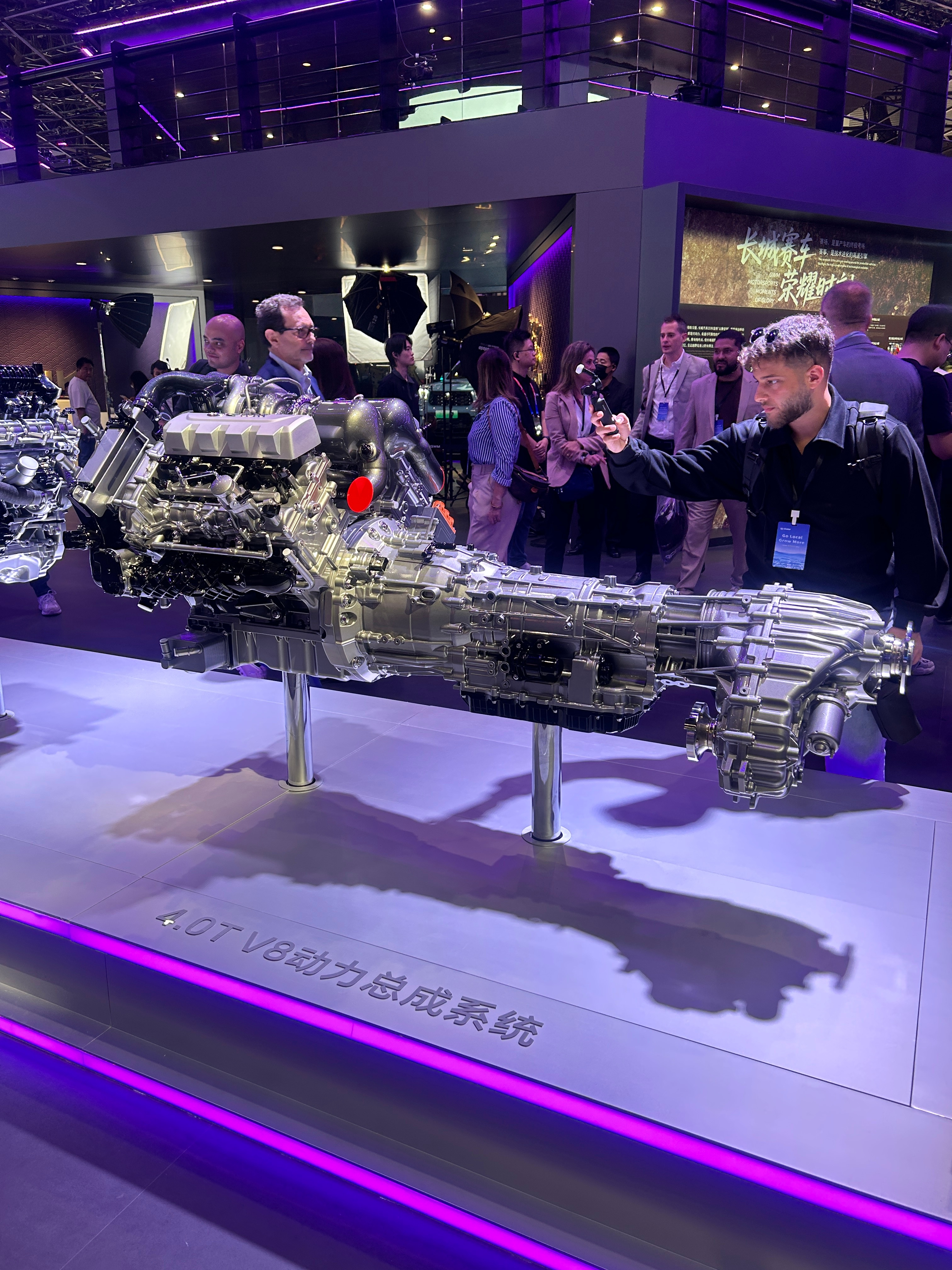 2026北京车展 头顶一块布，全球我最富。中东大佬还是喜欢大排量V8，国产大V8