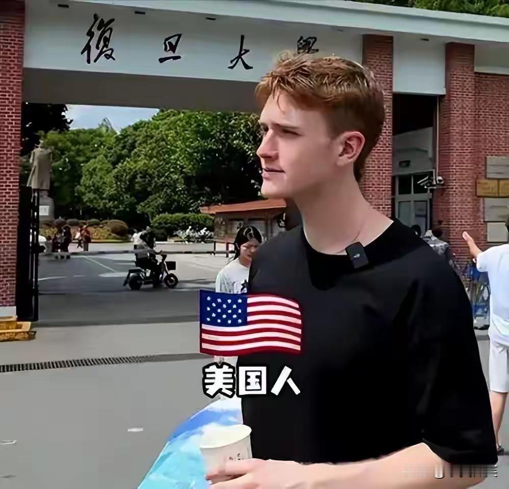 王水牛与赵海峰其人
王水牛，美国人，原名Jackson，对外谎称复旦外籍研究生，