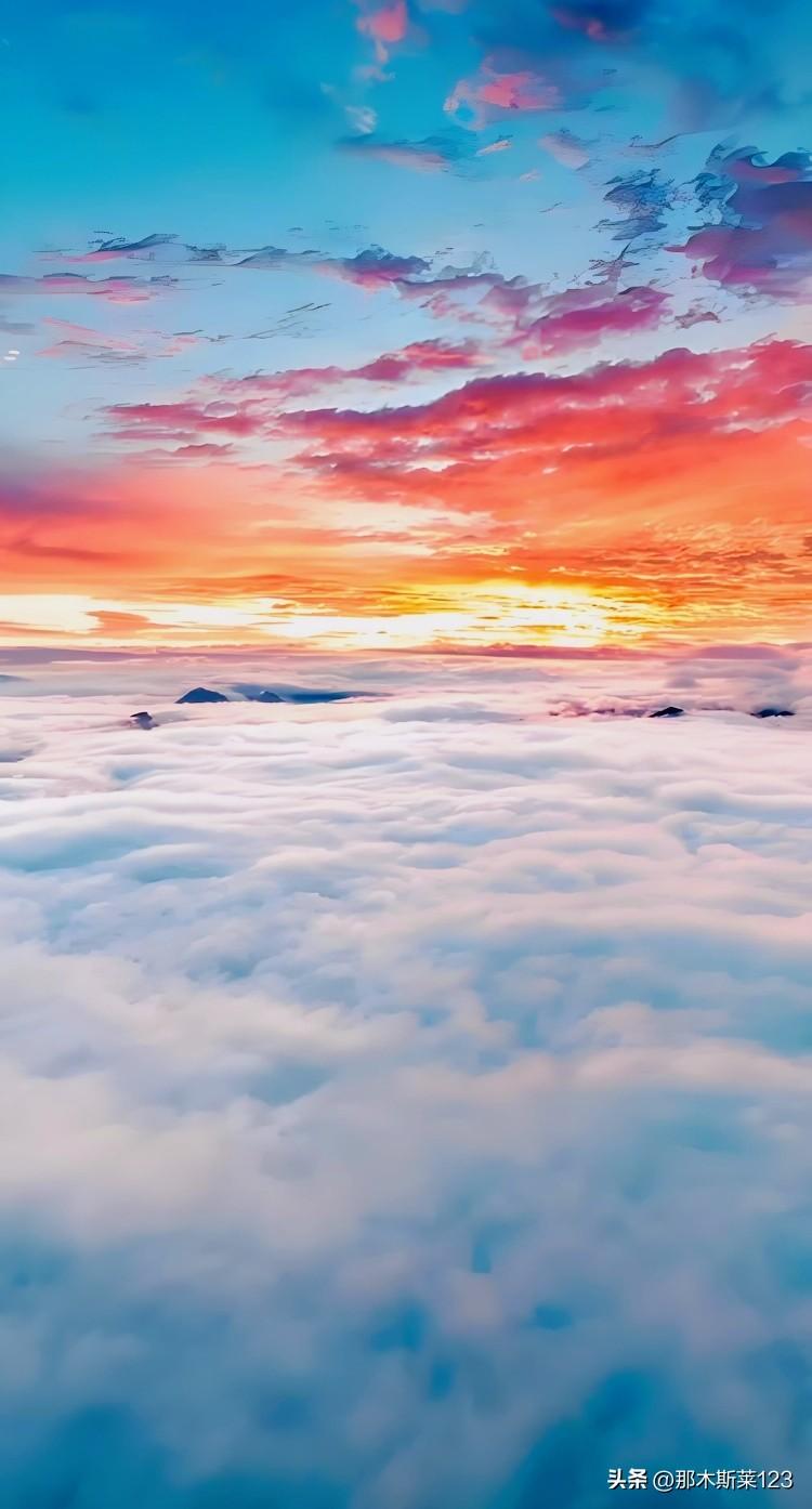 上联:雾锁一江水(头条)
下联:云埋万丈山(原创)
(网图侵删)