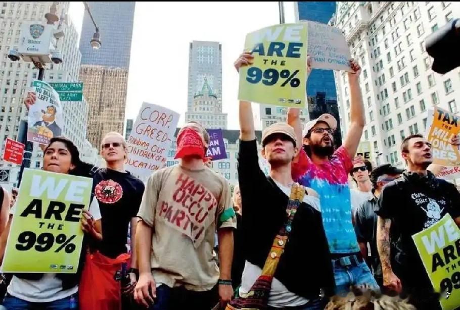 特朗普为何仇恨共产主义，并且要驱逐共产主义者？

最近，特朗普在拉什莫尔山上声嘶