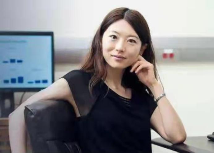 “我宁愿在美国住下水道，翻垃圾！也不回中国！”谁能想到，说出这句话的人，竟然是满