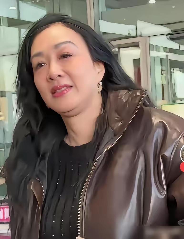 这是刘晓庆吗？
她怎么那么好看，风韵犹存，就算是王馥荔、陈冲来了都是甘拜下风的存