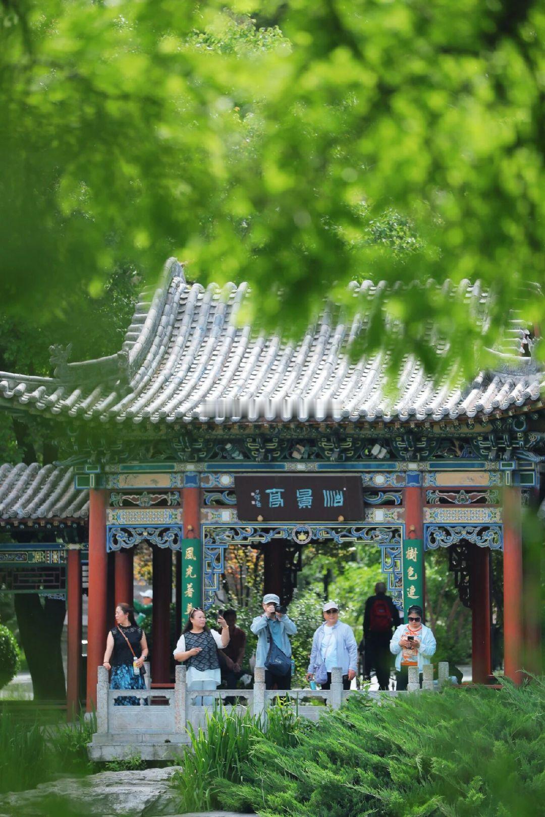 太原文旅实力宠客  城市旅游火爆，拉动了交通、餐饮、摄影等相关行业发展。5月19