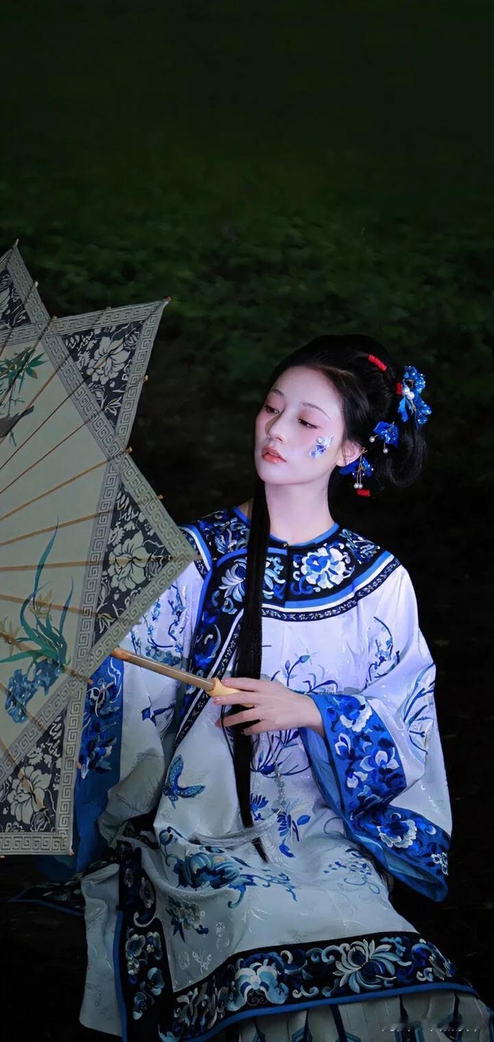 你不要命！
民间故事:男子进山釆药、遇阿婆牵黄牛拦路、阿婆:山有虎快逃！