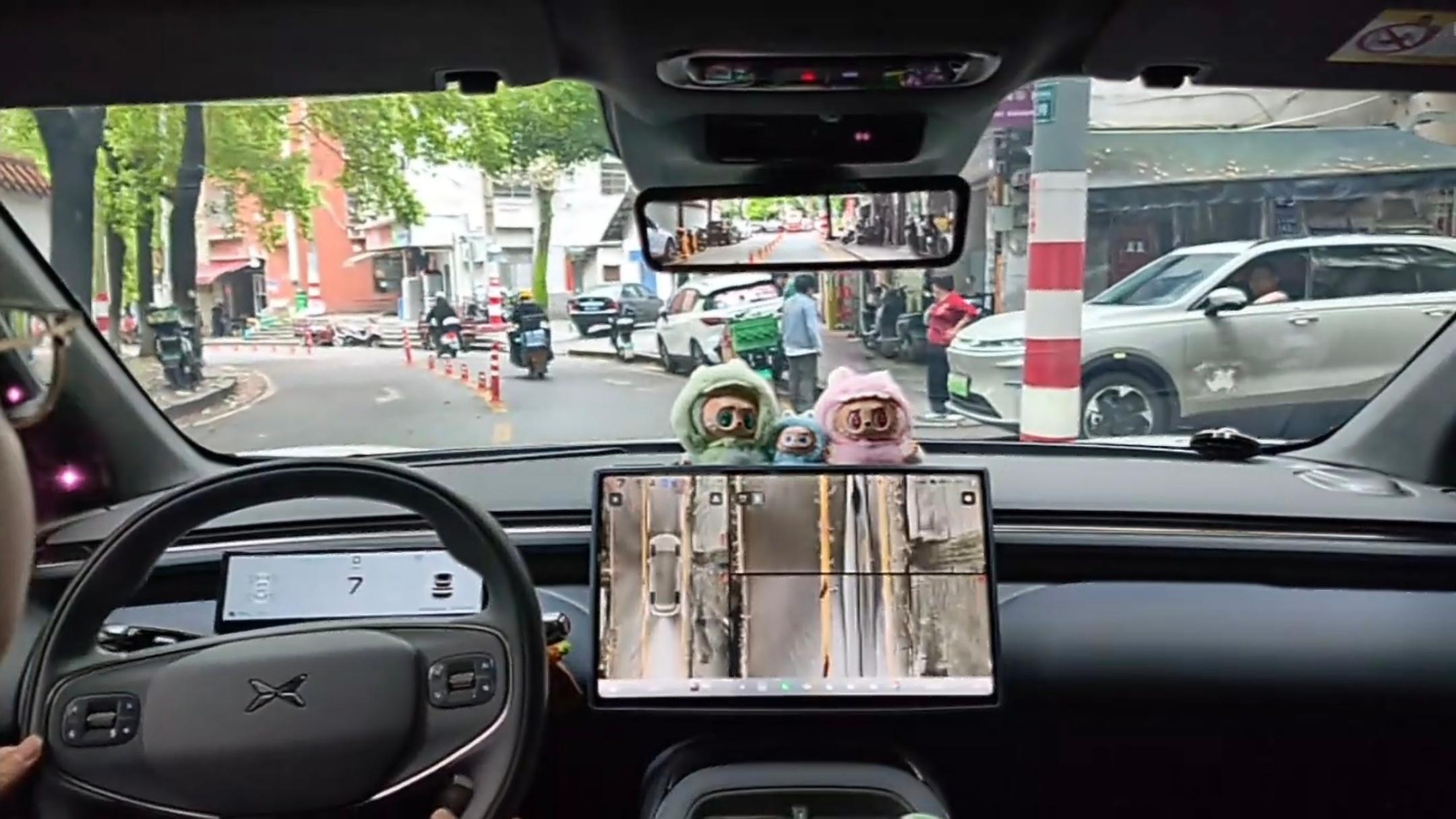 之前看到小鹏第二代VLA的宣发“妈妈都爱开的智驾”，我觉得好离谱啊，难道不是越会