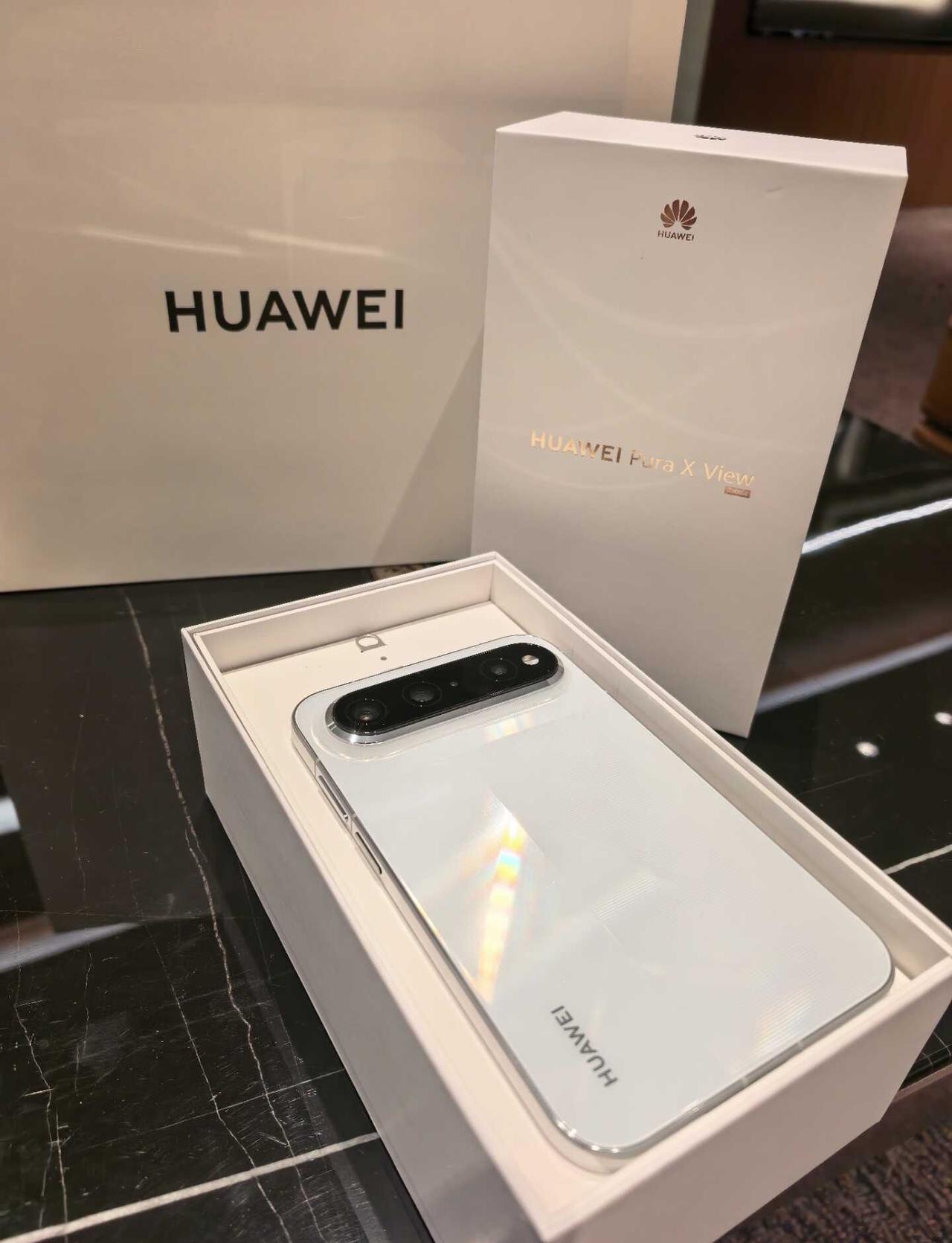 真机感受Pura X View，后盖光影高级，阔屏用下来视野舒展，日常使用体验感