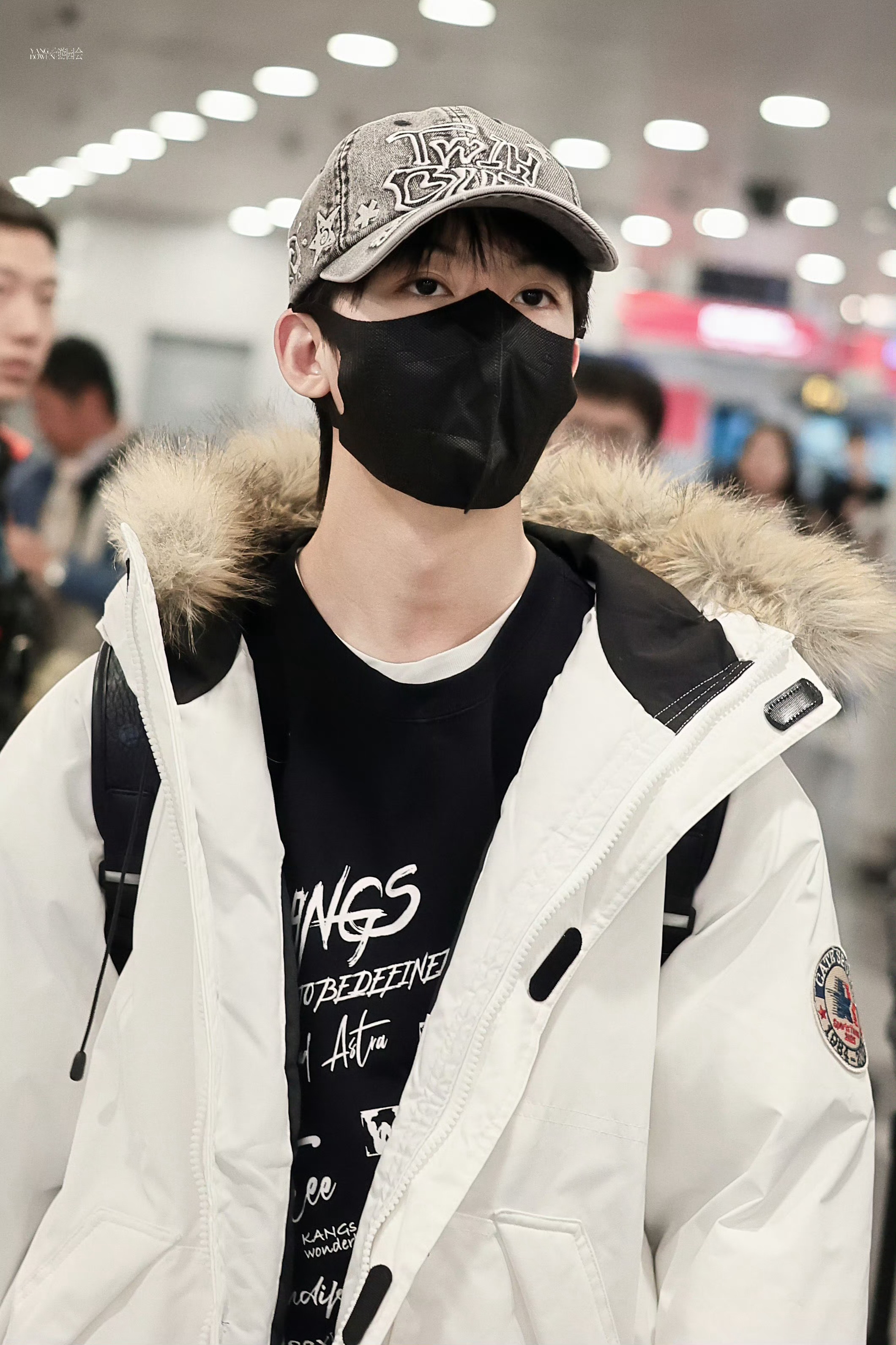 杨博文今天飞重庆！考核一切顺利！闪现机场帅我一大跳