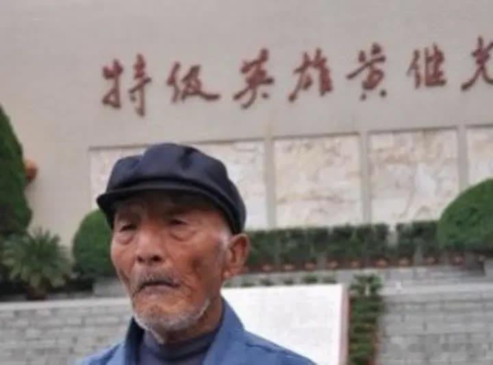 “黄继光堵枪眼是骗人的！”“都没黄继光这个人！”几年前，战斗英雄黄继光的英雄事迹