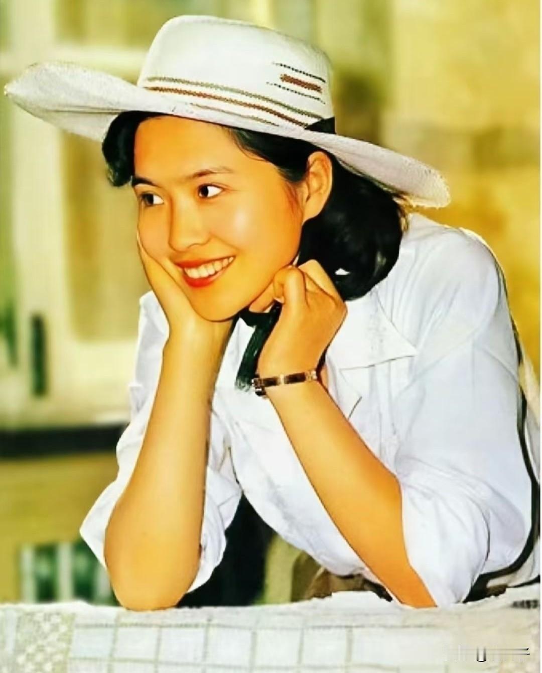 中国电影史人物之第1460位，田歌（1963一）生于安徽合肥。
著名演员，主持人