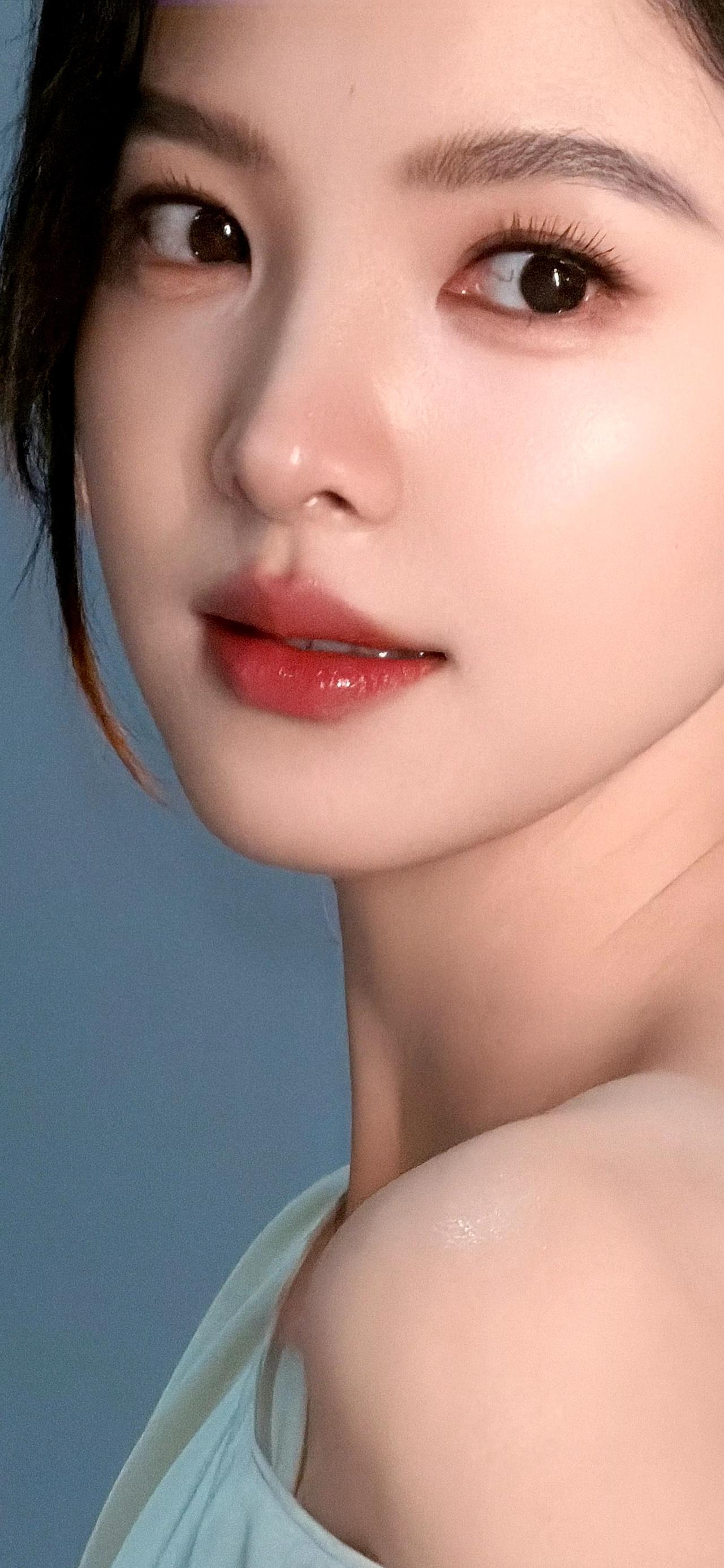 晒图笔记大赛高颜值女神聚集地 第一眼就心动的人，算不算见色起意 章若楠 看到美女