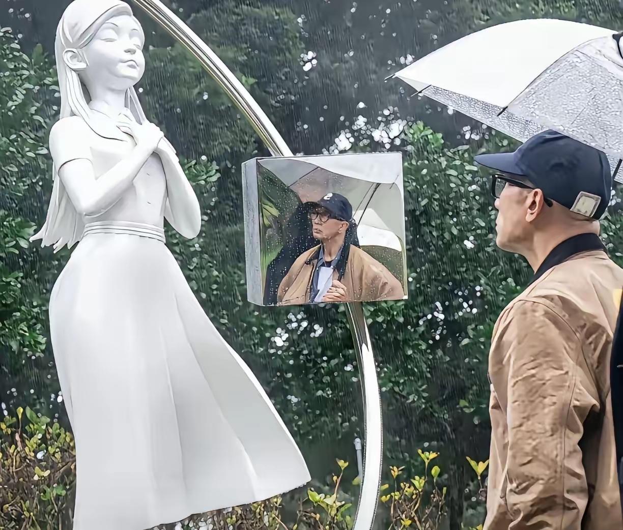 艺术这东西，真是面照心的镜子，
藏不住敷衍，也藏不住自我感动。
网友给大S做的雕