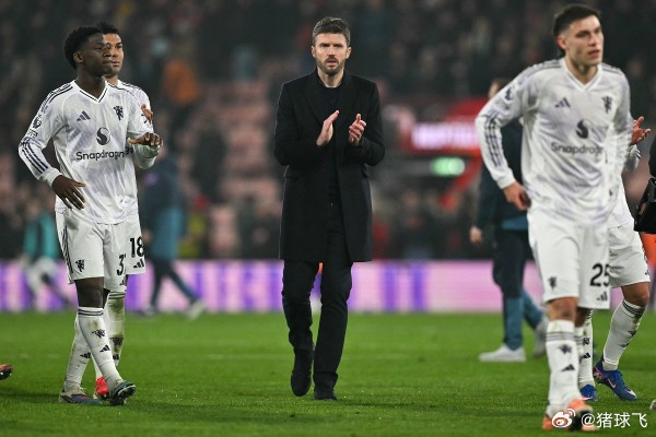 贝克汉姆力挺卡里克：举手投足都透着优雅“万人迷”大卫·贝克汉姆公开力挺老东家临时