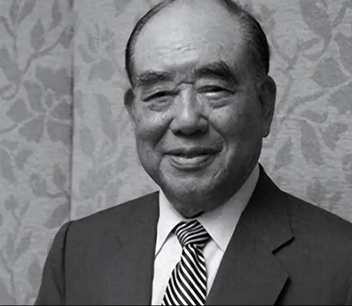作为蒋介石贴身侍卫长、后来的台湾地区军政要员，郝柏村晚年直言：
蒋介石一生最大的