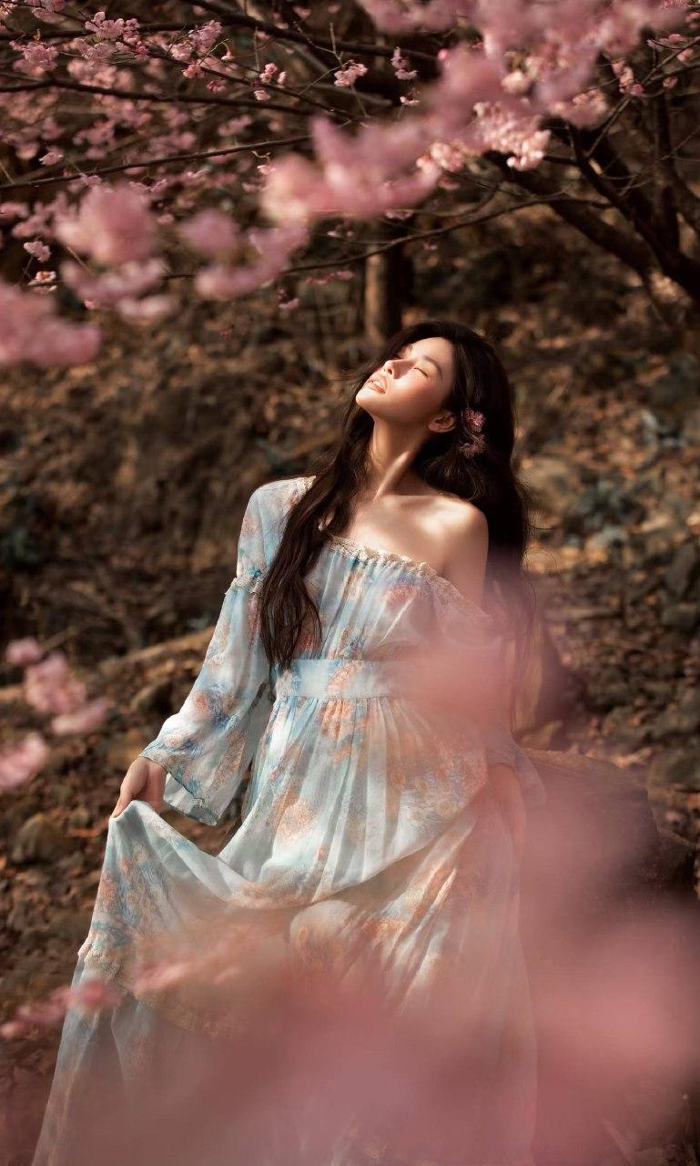 春天的味道高雅气质美女 春天靓丽景色 轻熟女人味