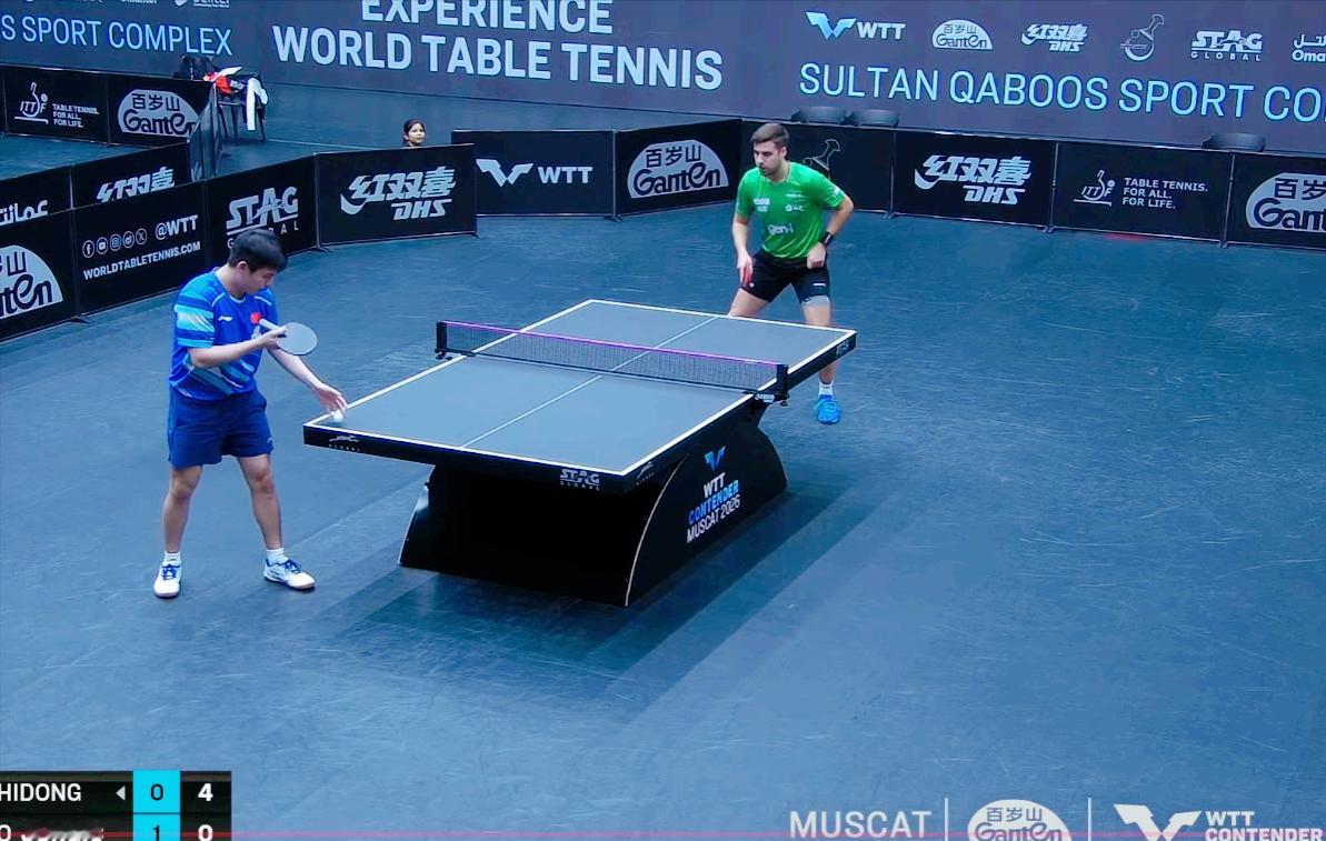 林诗栋终于扳平了比赛！

首局林诗栋9:11输掉之后，

第二局
林诗栋增加了发