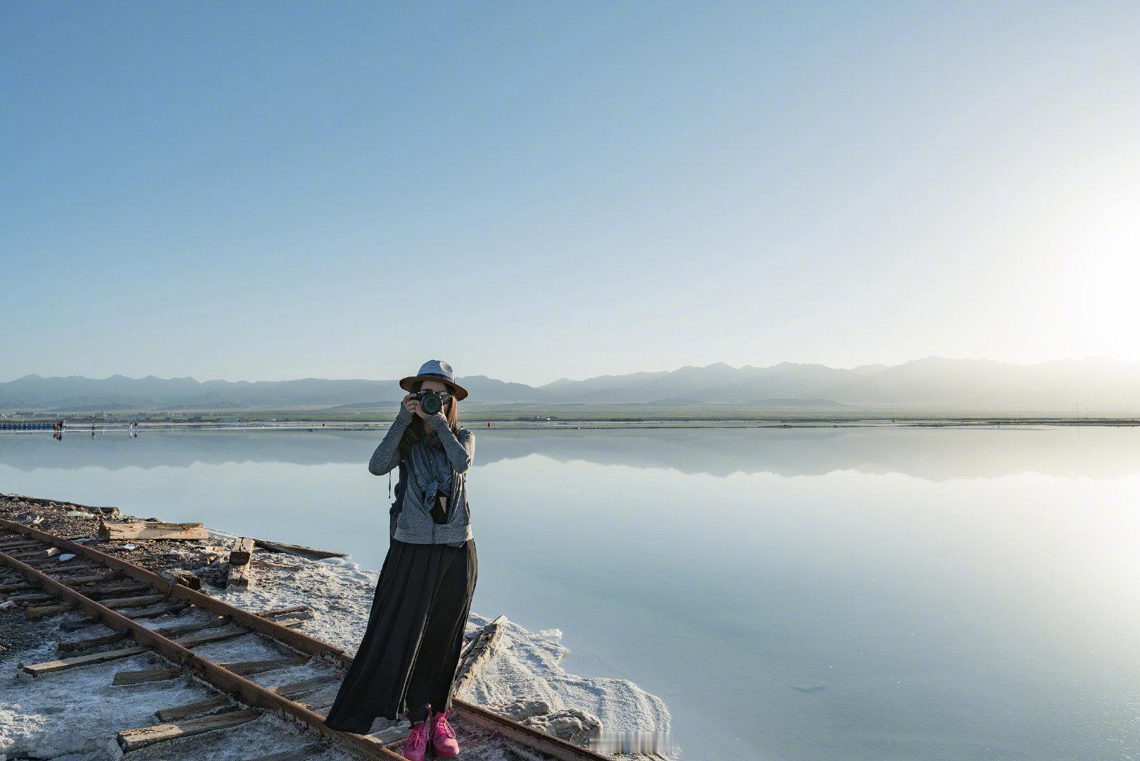 对于一个善于理解幸福的人，旁人无论如何也不能使他真正潦倒。——卢梭《一个孤独的散