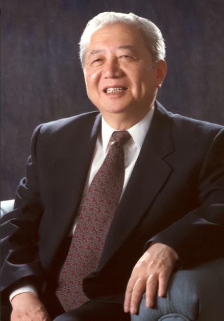 2001年，美国将一批淘汰的机器高价卖给中国，导致我国亏损好几亿，就在美国准备看
