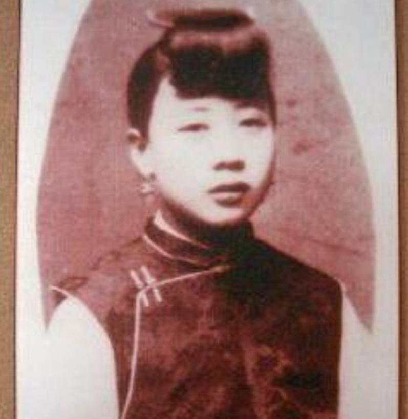 1900年，一伙德军闯入北京一家妓院，刚要侵犯一名女子，便听见女子用流利的德语说