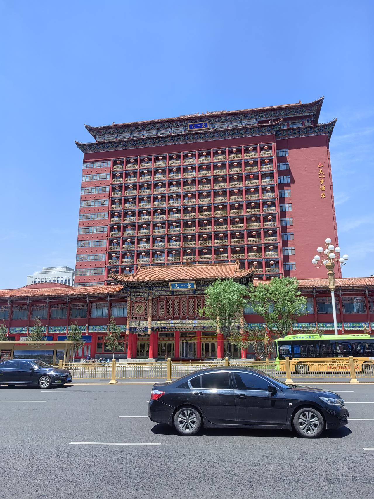 山西饭店五人餐八千多值吗那要看吃这个饭是干啥？如果谈业务，谈成大项目，有个未来的